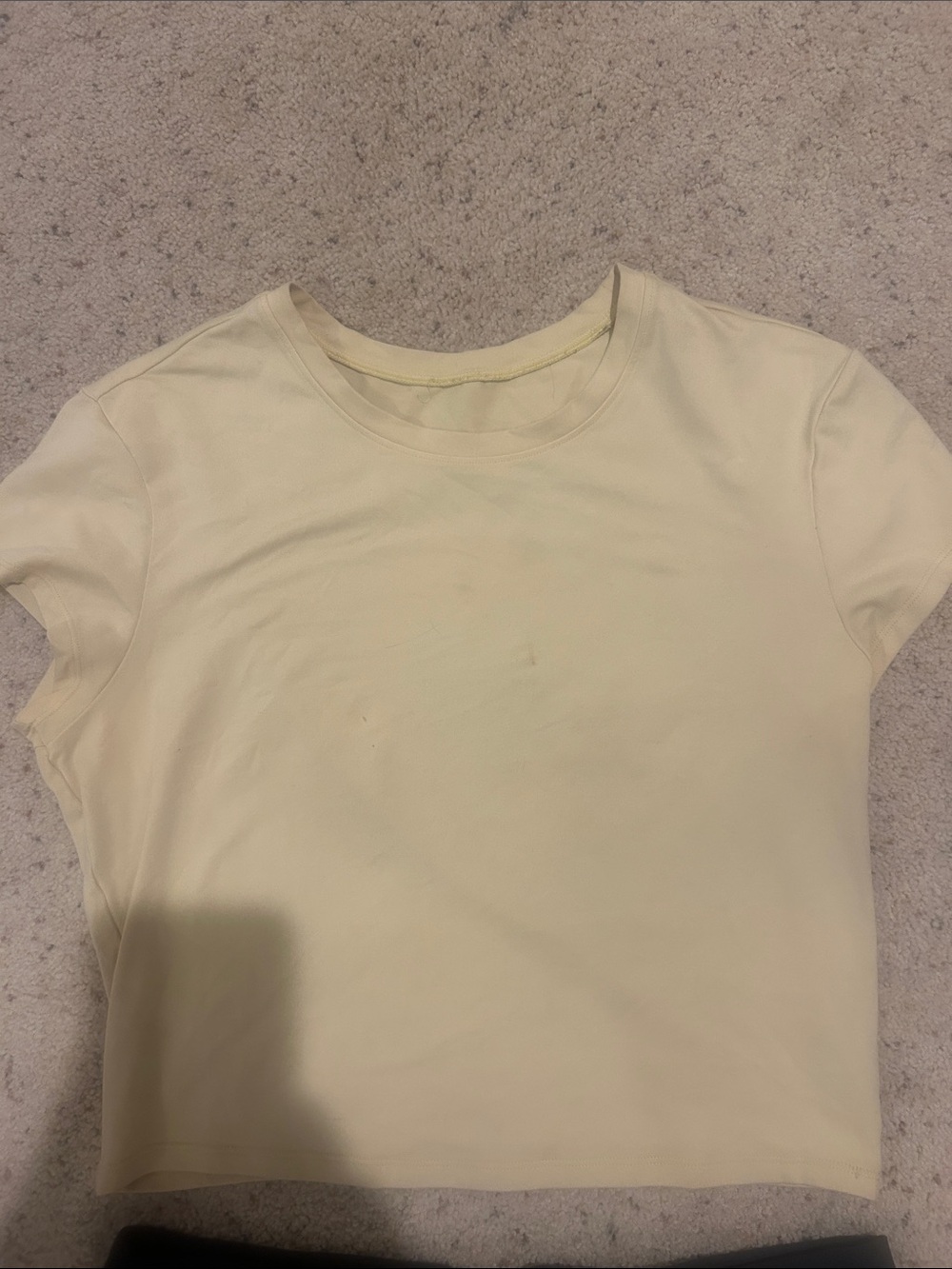 Alo Soft Crop Finesse Short Sleeve Tee in Warm Butter